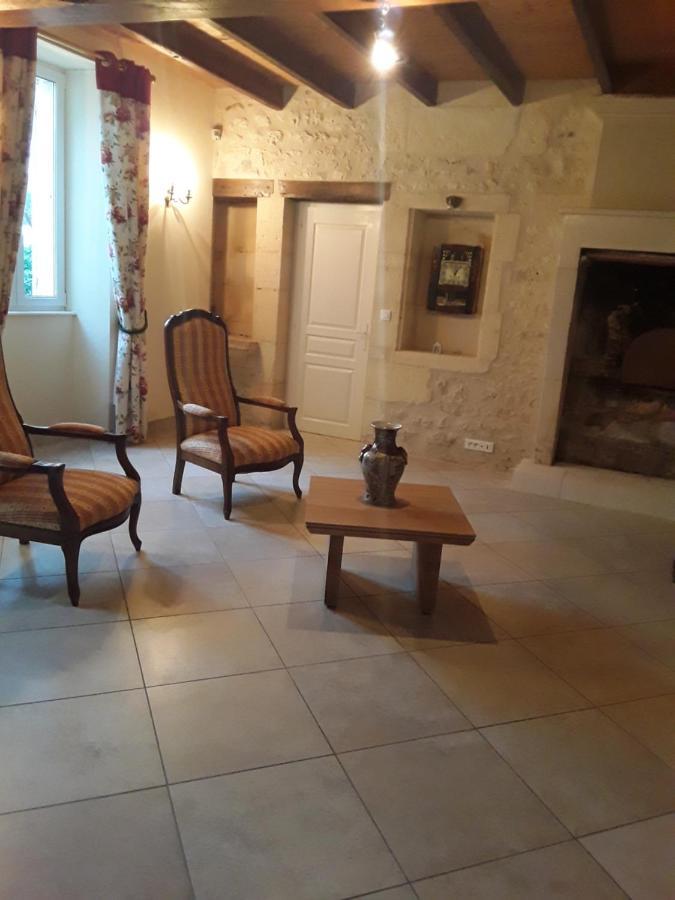 Chambre D'Hotes Cote Jardin Soulignonne Buitenkant foto